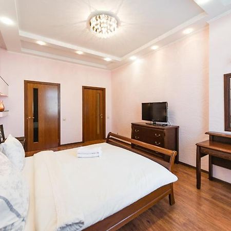 Роскошная 3К Квартира 135М2 На Набережной. Минская Kiev Exterior foto